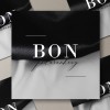 Minimalistyczny elegancki otwierany voucher z logo firmy - Ebony